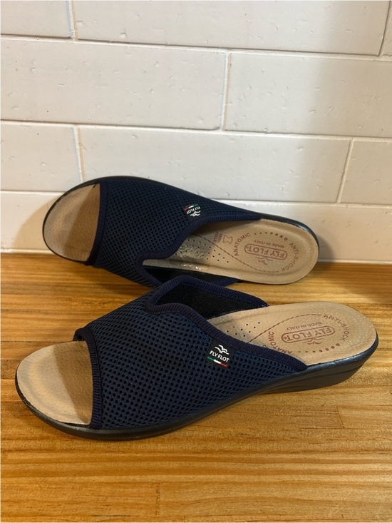 Fly Flot Shoes - Fly Flot Slides Women’s
Blue Size EUR 38 = US Size 8
Anti Shock Anatomic